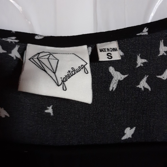 🎃 Janet Chung black and white print top - Picture 3 of 3